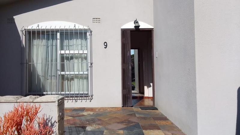 3 Bedroom Property for Sale in Oakglen Western Cape